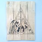 [R1503] Affiche bois reliques de la mort (Harry Potter)