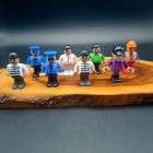 [R2323] Lot de petits 8 personnages pour jeux de train de piste en bois