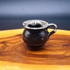 [R2386] Petit pot avec anse en terre cuite