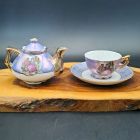 [R2415] Théière, tasse et sous tasse porcelaine en miniature