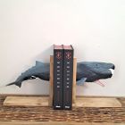 [R2566] Serre-livres baleine