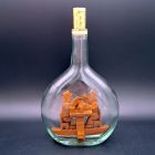 [R2741] Ancienne bouteille décorative en verre - Scène miniature en bois (Art Populaire / Curiosité)