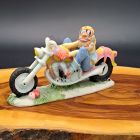 [R2766] Figurine de motard barbu – Biker de style caricatural