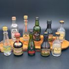 [R2767] Lot de 10 mignonnettes d alcool de collection / miniatures vintage