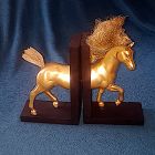 [R847] Serre-livres cheval doré